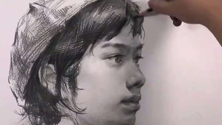 How to Draw Portrait from Life in Charcoal Pencil