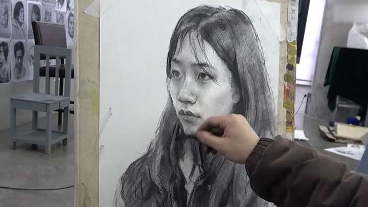 How to draw the Portrait of a girl with charcoal
